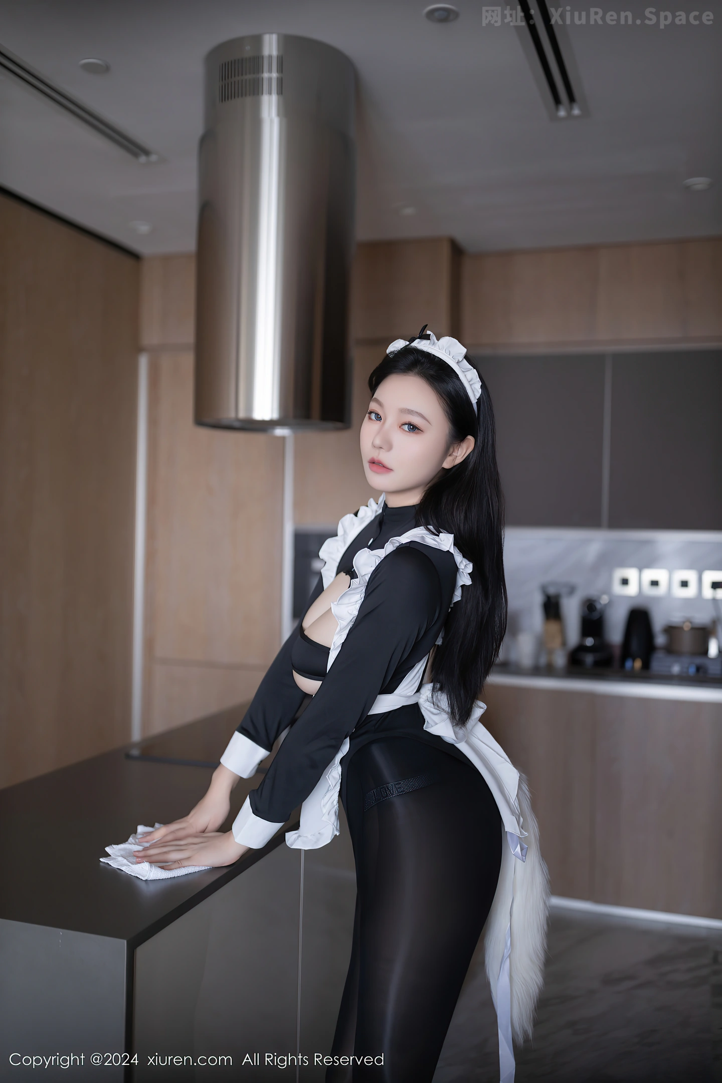 图片[3]-[XiuRen秀人网]VOL.8720 模特安然anran性感黑色女仆服饰配黑丝裤袜秀柔美身段诱惑写真80P-秀人网官方网站